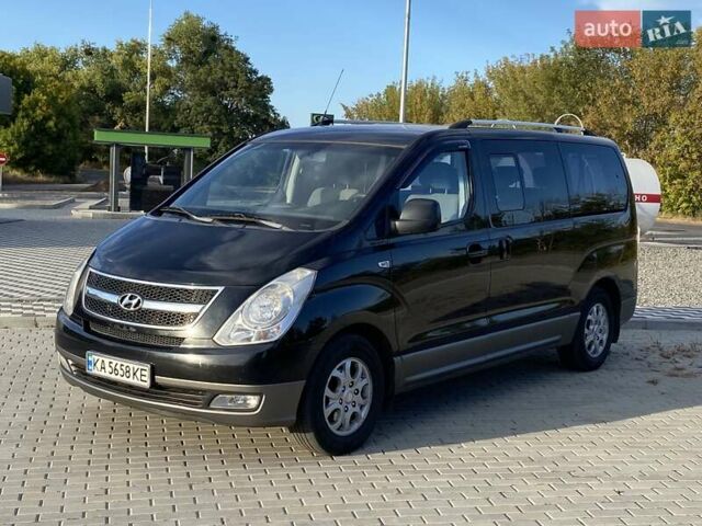 Черный Хендай H-1, объемом двигателя 2.5 л и пробегом 352 тыс. км за 12000 $, фото 1 на Automoto.ua