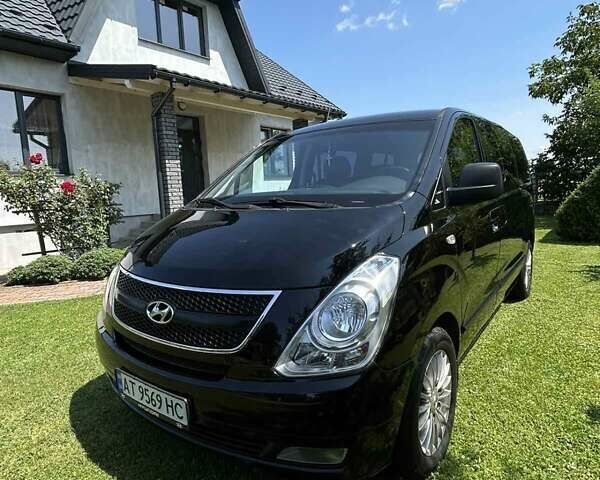 Черный Хендай H-1, объемом двигателя 2.5 л и пробегом 331 тыс. км за 14400 $, фото 1 на Automoto.ua