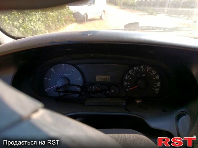 Красный Хендай H-1, объемом двигателя 2.5 л и пробегом 306 тыс. км за 3500 $, фото 1 на Automoto.ua