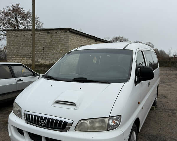 Хендай H-1, объемом двигателя 2.5 л и пробегом 307 тыс. км за 4500 $, фото 1 на Automoto.ua