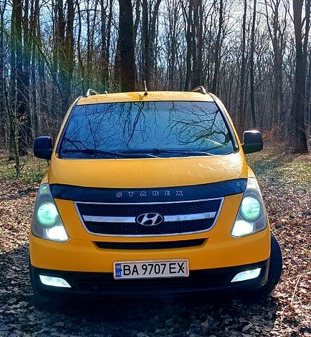 Жовтий Хендай H-1, об'ємом двигуна 2.5 л та пробігом 1 тис. км за 5000 $, фото 1 на Automoto.ua