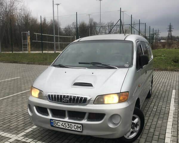 Сірий Хендай H-1, об'ємом двигуна 2.5 л та пробігом 310 тис. км за 4200 $, фото 1 на Automoto.ua