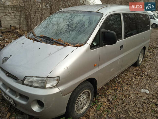 Серый Хендай H-1, объемом двигателя 2.5 л и пробегом 270 тыс. км за 3500 $, фото 1 на Automoto.ua