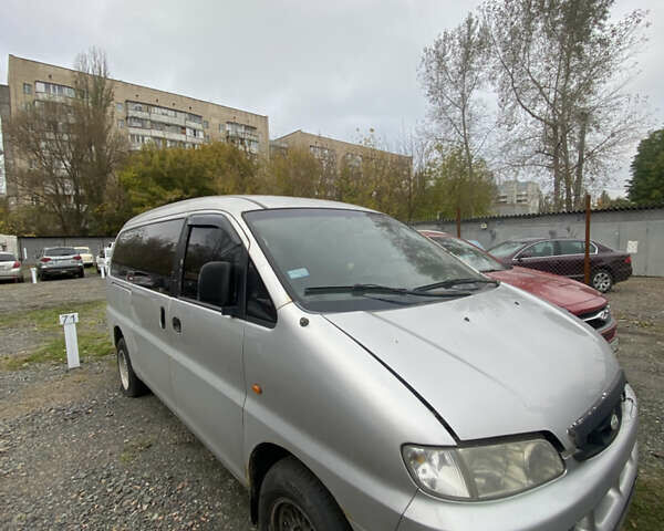 Серый Хендай H-1, объемом двигателя 2.5 л и пробегом 350 тыс. км за 2900 $, фото 1 на Automoto.ua