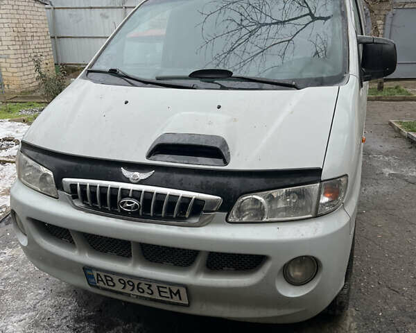 Сірий Хендай H-1, об'ємом двигуна 2.5 л та пробігом 320 тис. км за 5299 $, фото 1 на Automoto.ua