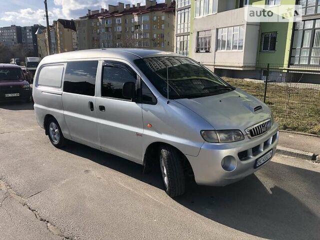 Серый Хендай H-1, объемом двигателя 2.5 л и пробегом 300 тыс. км за 3200 $, фото 1 на Automoto.ua