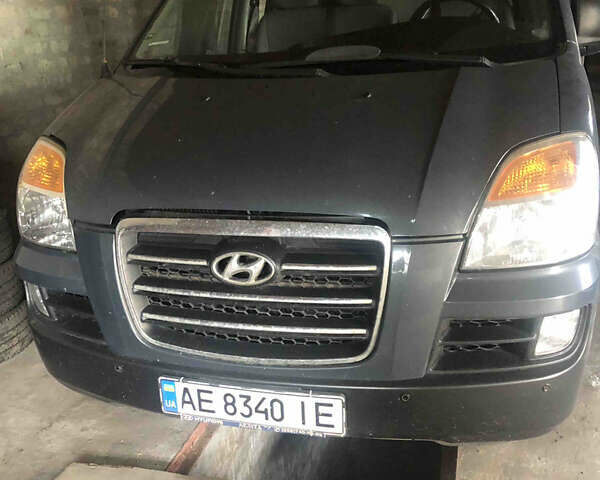 Сірий Хендай H-1, об'ємом двигуна 2.48 л та пробігом 197 тис. км за 7000 $, фото 1 на Automoto.ua