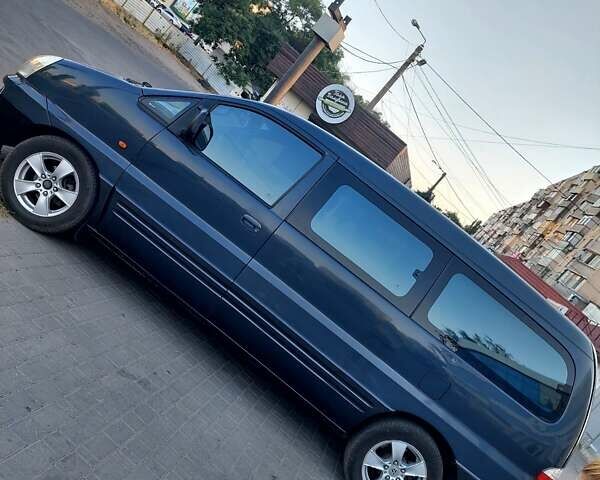 Серый Хендай H-1, объемом двигателя 2.35 л и пробегом 166 тыс. км за 6350 $, фото 1 на Automoto.ua