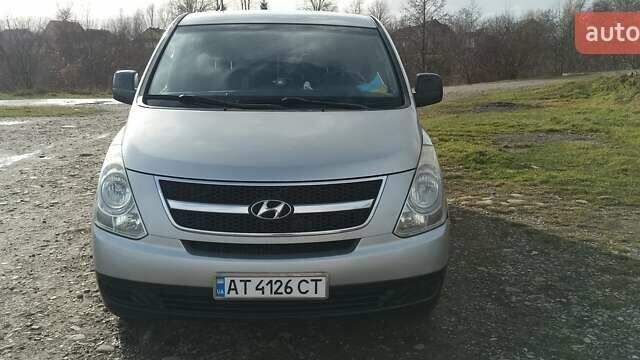 Серый Хендай H-1, объемом двигателя 2.5 л и пробегом 311 тыс. км за 8700 $, фото 1 на Automoto.ua