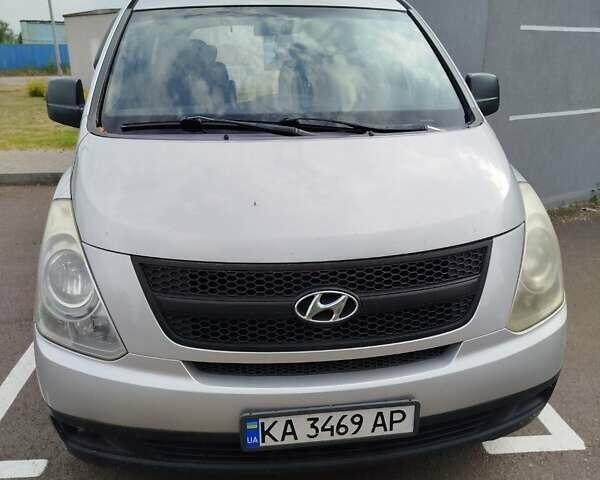 Сірий Хендай H-1, об'ємом двигуна 2.36 л та пробігом 554 тис. км за 6200 $, фото 1 на Automoto.ua