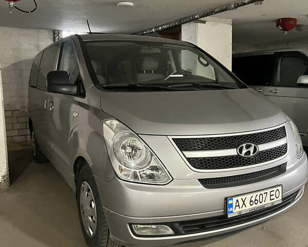 Хендай H-1 2011 в Золочев на Automoto.ua Серый Хендай H-1, объемом двигателя 2.5 л и пробегом 275 тыс. км за 14000 $, фото 1 на Automoto.ua