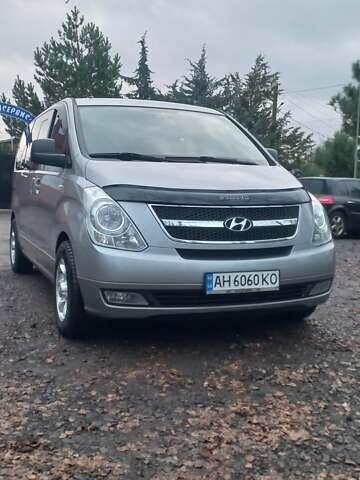 Серый Хендай H-1, объемом двигателя 2.5 л и пробегом 216 тыс. км за 12700 $, фото 1 на Automoto.ua