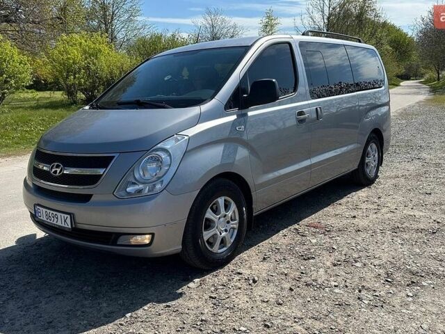 Сірий Хендай H-1, об'ємом двигуна 2.5 л та пробігом 285 тис. км за 13500 $, фото 1 на Automoto.ua