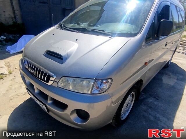 Сірий Хендай H-1, об'ємом двигуна 2.5 л та пробігом 312 тис. км за 5500 $, фото 1 на Automoto.ua