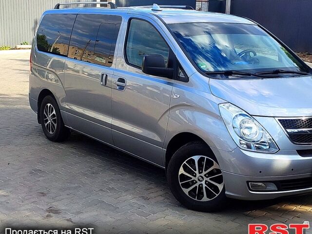 Сірий Хендай H-1, об'ємом двигуна 2.5 л та пробігом 260 тис. км за 14000 $, фото 1 на Automoto.ua