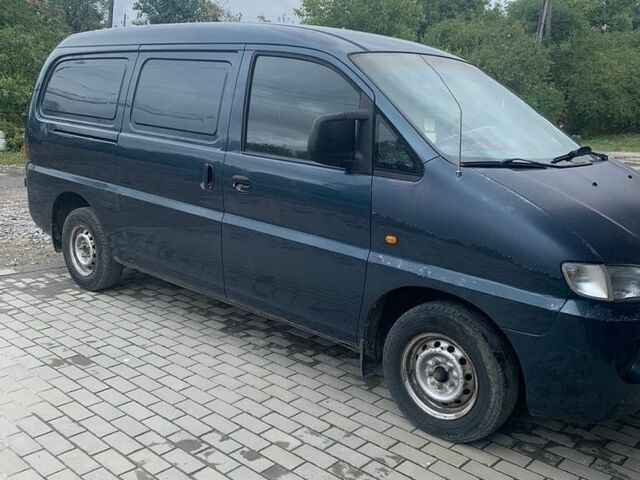 Синій Хендай H-1, об'ємом двигуна 2.48 л та пробігом 241 тис. км за 2000 $, фото 1 на Automoto.ua