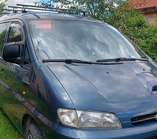 Синий Хендай H-1, объемом двигателя 2.5 л и пробегом 250 тыс. км за 4600 $, фото 1 на Automoto.ua