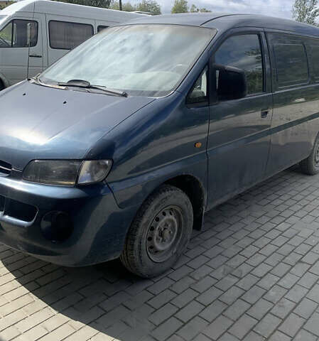 Синий Хендай H-1, объемом двигателя 2.48 л и пробегом 227 тыс. км за 2500 $, фото 1 на Automoto.ua