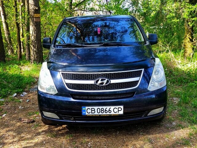 Синий Хендай H-1, объемом двигателя 2.5 л и пробегом 241 тыс. км за 8500 $, фото 1 на Automoto.ua