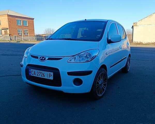 Белый Хендай и10, объемом двигателя 1.25 л и пробегом 142 тыс. км за 5500 $, фото 1 на Automoto.ua