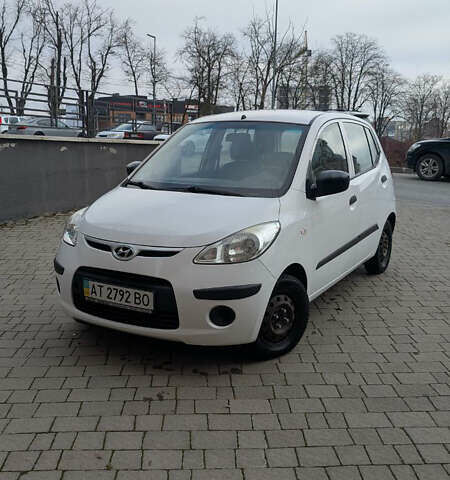 Белый Хендай и10, объемом двигателя 1.09 л и пробегом 103 тыс. км за 3900 $, фото 1 на Automoto.ua