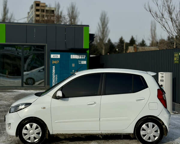 Белый Хендай и10, объемом двигателя 1.2 л и пробегом 80 тыс. км за 7200 $, фото 1 на Automoto.ua