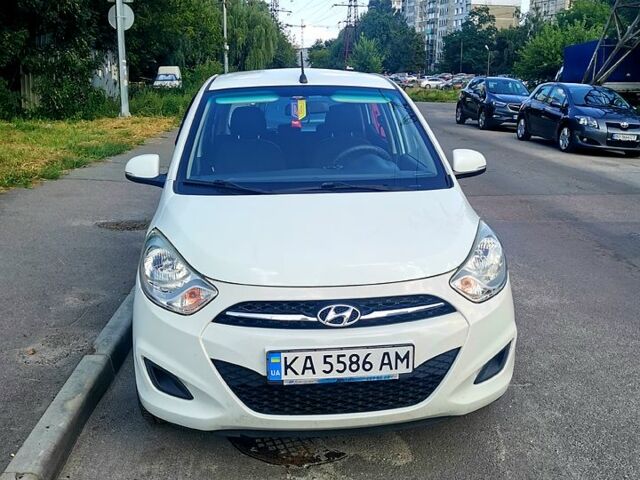 Белый Хендай и10, объемом двигателя 1.1 л и пробегом 121 тыс. км за 6500 $, фото 1 на Automoto.ua