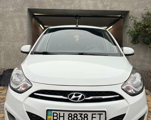 Белый Хендай и10, объемом двигателя 1.2 л и пробегом 129 тыс. км за 5900 $, фото 1 на Automoto.ua