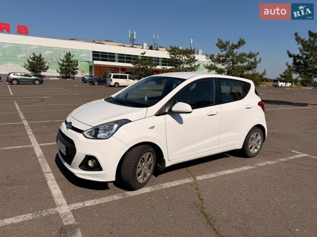 Белый Хендай и10, объемом двигателя 1 л и пробегом 80 тыс. км за 7500 $, фото 1 на Automoto.ua