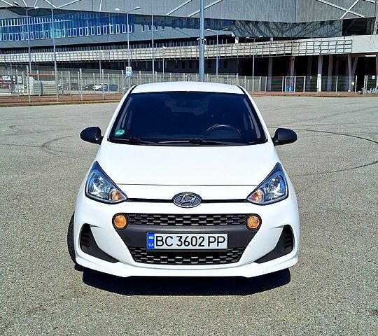 Белый Хендай и10, объемом двигателя 1 л и пробегом 106 тыс. км за 8000 $, фото 1 на Automoto.ua