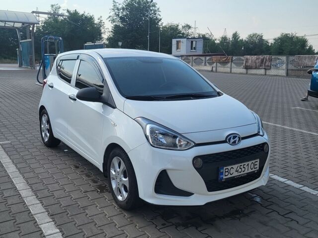 Белый Хендай и10, объемом двигателя 1 л и пробегом 70 тыс. км за 6500 $, фото 1 на Automoto.ua