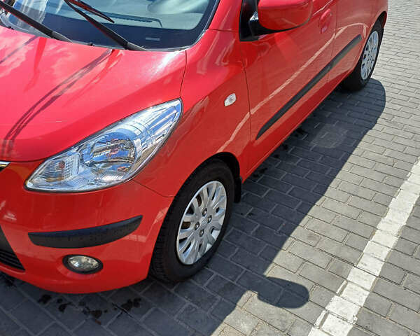 Красный Хендай и10, объемом двигателя 1.09 л и пробегом 168 тыс. км за 6400 $, фото 1 на Automoto.ua