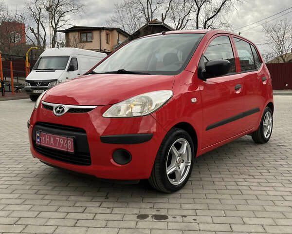 Красный Хендай и10, объемом двигателя 1.09 л и пробегом 130 тыс. км за 4500 $, фото 1 на Automoto.ua