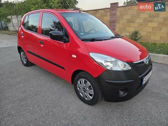 Красный Хендай и10, объемом двигателя 1.1 л и пробегом 127 тыс. км за 3999 $, фото 1 на Automoto.ua