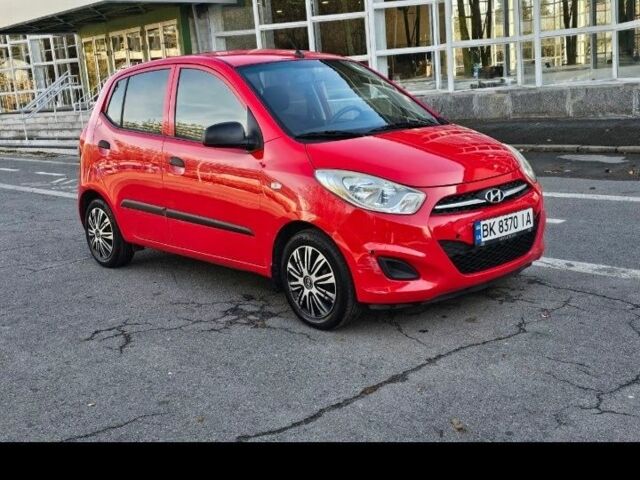 Красный Хендай и10, объемом двигателя 1.1 л и пробегом 90 тыс. км за 5000 $, фото 1 на Automoto.ua