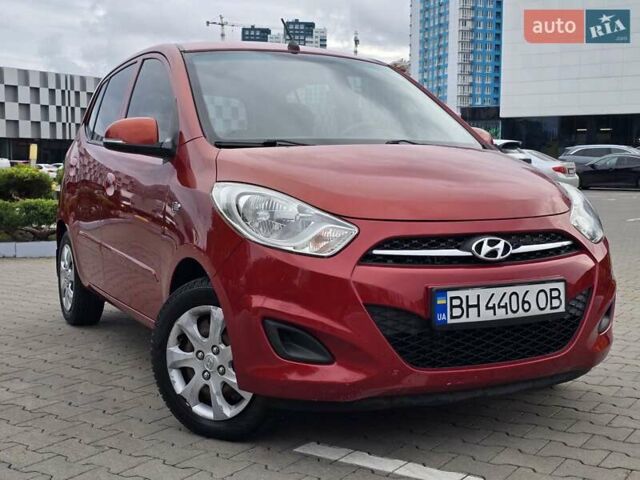 Красный Хендай и10, объемом двигателя 1.09 л и пробегом 74 тыс. км за 6750 $, фото 1 на Automoto.ua