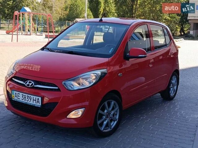 Красный Хендай и10, объемом двигателя 1.2 л и пробегом 108 тыс. км за 7000 $, фото 1 на Automoto.ua