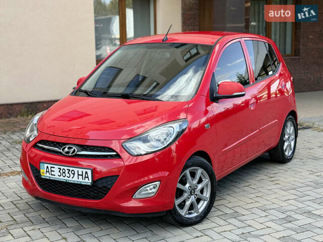 Красный Хендай и10, объемом двигателя 1.2 л и пробегом 108 тыс. км за 7299 $, фото 1 на Automoto.ua