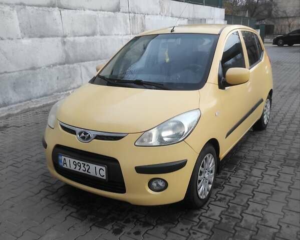 Желтый Хендай и10, объемом двигателя 1.09 л и пробегом 242 тыс. км за 5700 $, фото 1 на Automoto.ua