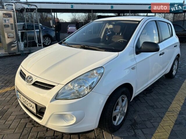 Белый Хендай и20, объемом двигателя 1.25 л и пробегом 179 тыс. км за 4300 $, фото 1 на Automoto.ua