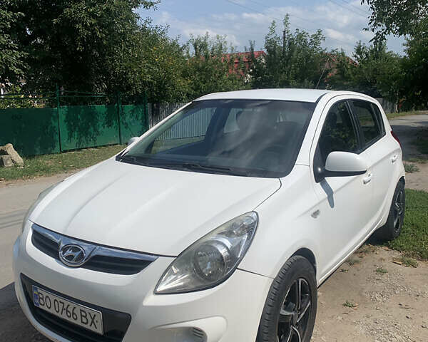 Білий Хендай і20, об'ємом двигуна 1.4 л та пробігом 221 тис. км за 4500 $, фото 1 на Automoto.ua