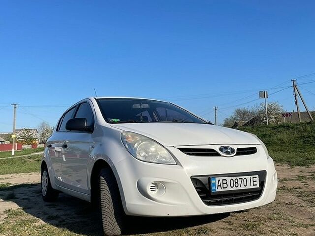 Білий Хендай і20, об'ємом двигуна 1.25 л та пробігом 213 тис. км за 4200 $, фото 1 на Automoto.ua