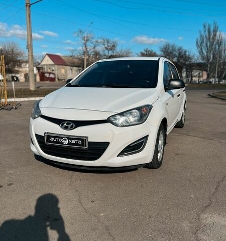 Белый Хендай и20, объемом двигателя 1.2 л и пробегом 188 тыс. км за 5300 $, фото 1 на Automoto.ua