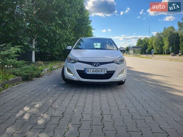 Белый Хендай и20, объемом двигателя 1.25 л и пробегом 95 тыс. км за 6400 $, фото 1 на Automoto.ua
