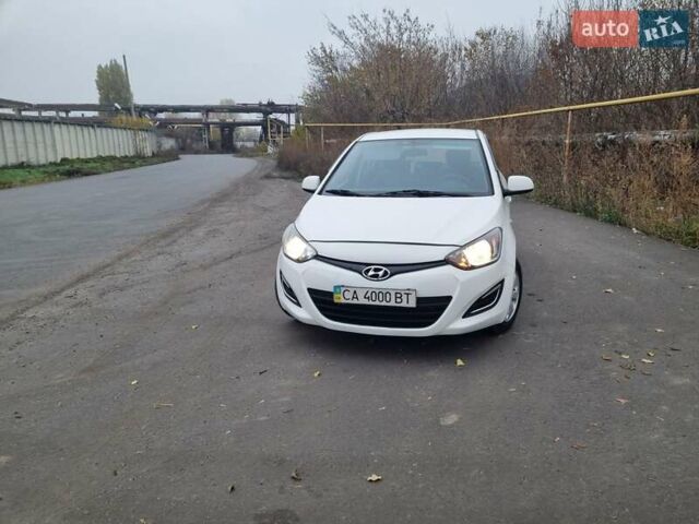 Белый Хендай и20, объемом двигателя 1.4 л и пробегом 125 тыс. км за 7400 $, фото 1 на Automoto.ua