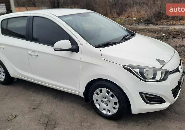 Білий Хендай і20, об'ємом двигуна 1.4 л та пробігом 176 тис. км за 6500 $, фото 1 на Automoto.ua