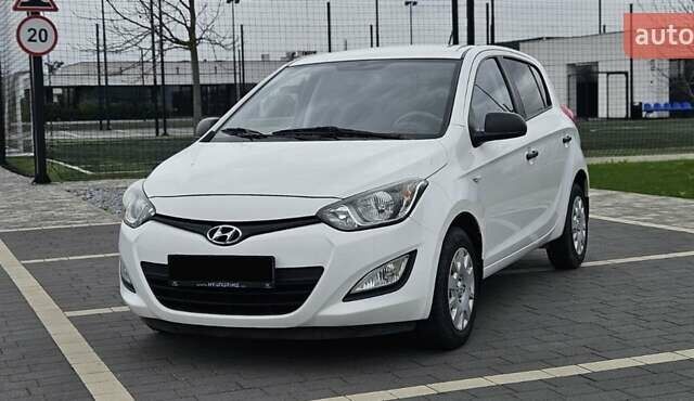 Білий Хендай і20, об'ємом двигуна 1.2 л та пробігом 196 тис. км за 5800 $, фото 1 на Automoto.ua