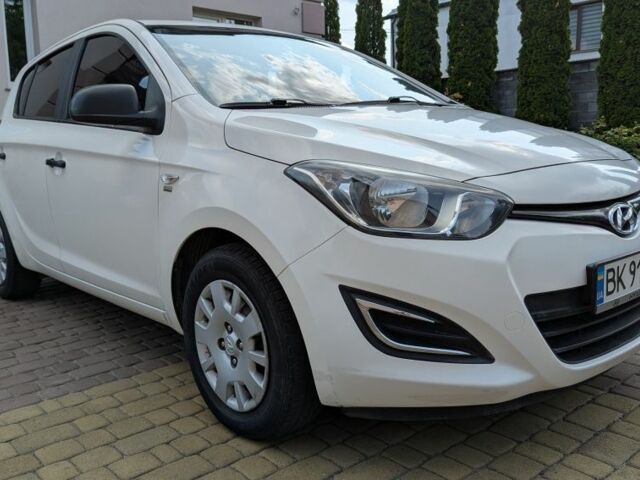 Білий Хендай і20, об'ємом двигуна 1.2 л та пробігом 175 тис. км за 5150 $, фото 1 на Automoto.ua