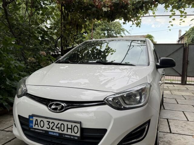 Белый Хендай и20, объемом двигателя 1.2 л и пробегом 256 тыс. км за 5903 $, фото 1 на Automoto.ua