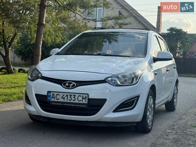 Белый Хендай и20, объемом двигателя 1.12 л и пробегом 270 тыс. км за 5000 $, фото 1 на Automoto.ua